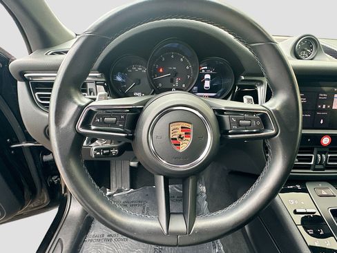 Used 2024 Porsche Macan Base image 11