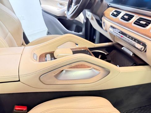 Used 2020 Mercedes-Benz GLS 450 4MATIC image 8