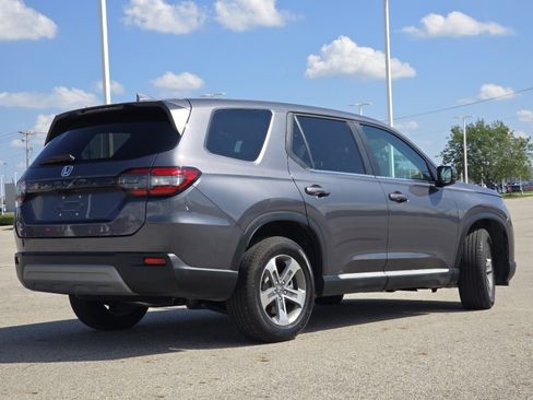 Used 2025 Honda Pilot EX-L image 16