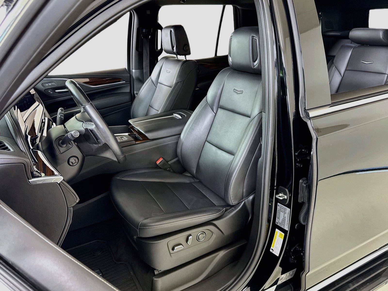 Used 2022 Cadillac Escalade Luxury AWD/4WD image 13