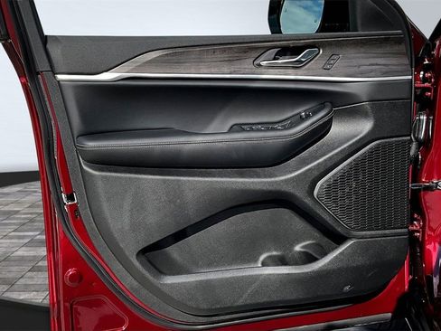 New 2025 Jeep Grand Cherokee L Limited image 31