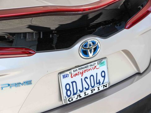 Used 2017 Toyota Prius Prime Premium w/ Carpet Mat Package FWD image 8