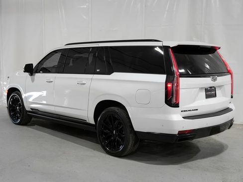 Used 2022 Cadillac Escalade ESV Sport Platinum w/ LPO, ONYX Package AWD/4WD image 3