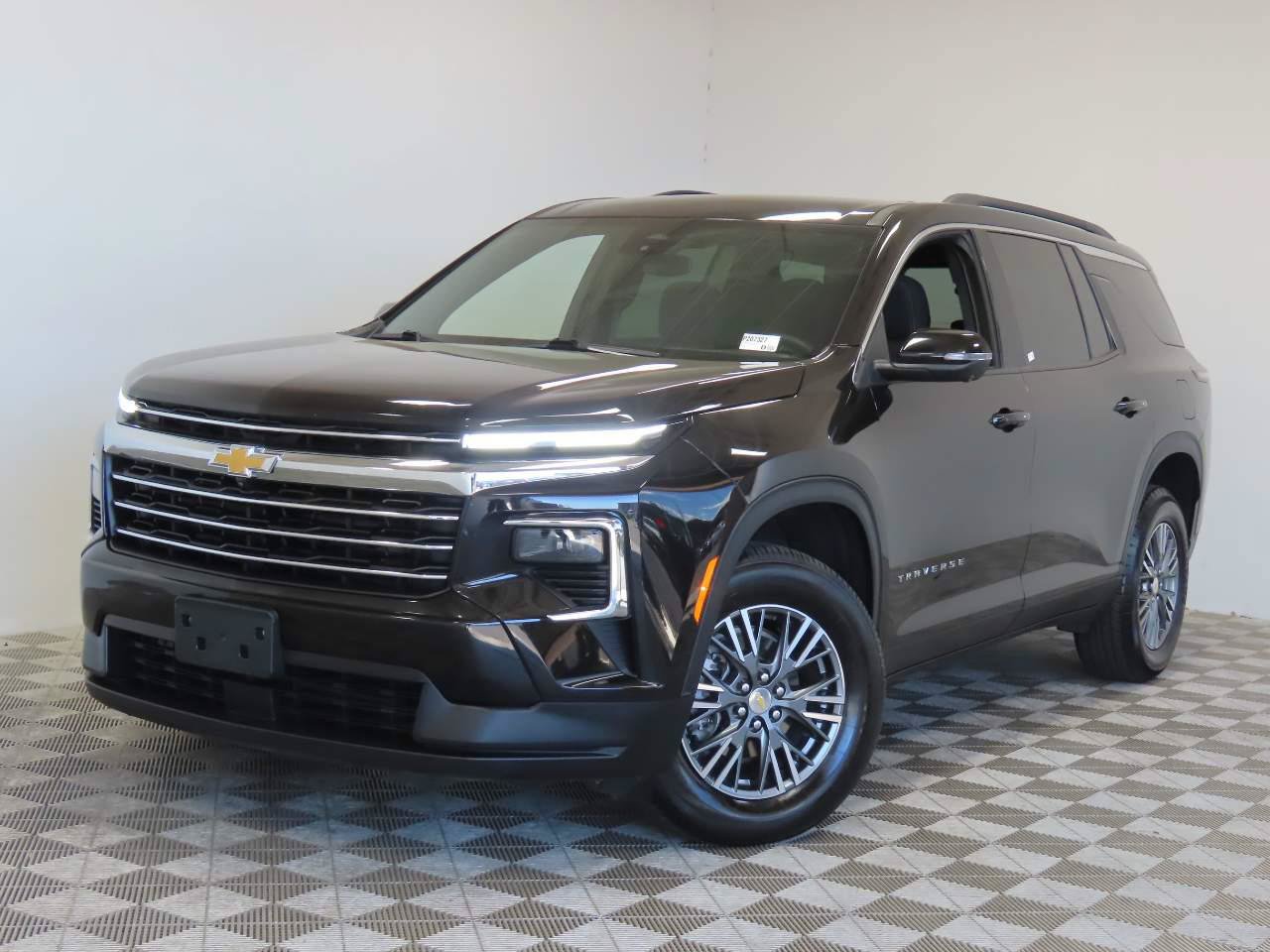 Certified 2024 Chevrolet Traverse LT FWD image 1