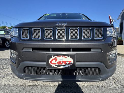 Used 2018 Jeep Compass Latitude w/ Popular Equipment Group AWD/4WD image 2