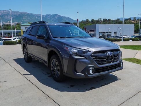 Used 2025 Subaru Outback Onyx Edition XT AWD/4WD image 2