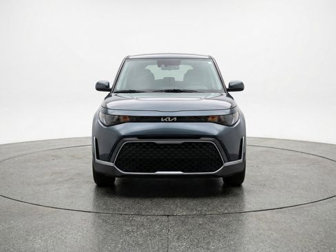 Used 2025 Kia Soul LX w/ LX Technology Package FWD image 2