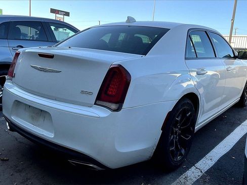 Used 2019 Chrysler 300 Touring w/ Sport Appearance Package image 3
