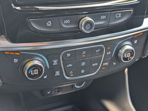 Certified 2023 Chevrolet Traverse Premier FWD image 32
