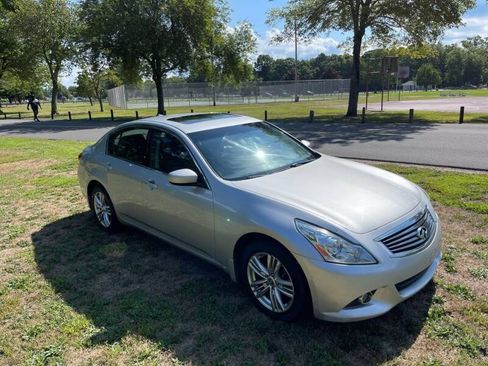 Used 2012 INFINITI G37 x Sedan w/ Premium Pkg image 2