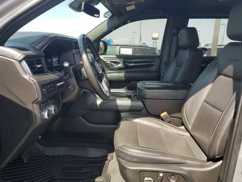 Used 2023 GMC Yukon XL Denali image 15