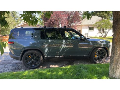 Used 2026 Rivian R1S Premium AWD/4WD image 4