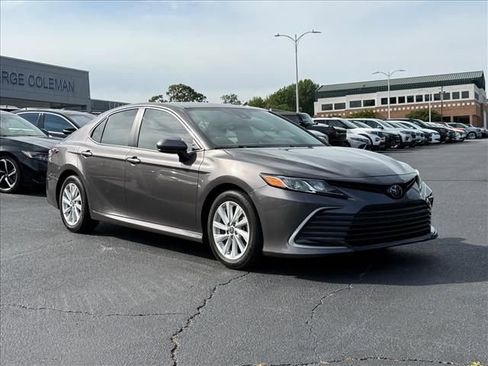 Used 2023 Toyota Camry LE FWD image 2
