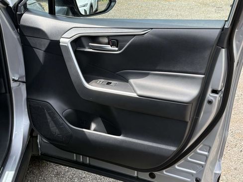Used 2025 Toyota RAV4 XLE w/ Convenience Package image 7