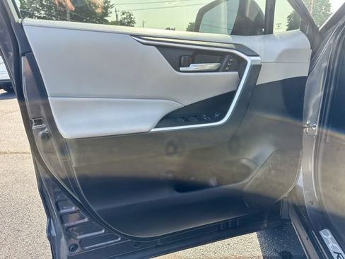 Used 2022 Toyota RAV4 XLE Premium AWD/4WD image 14