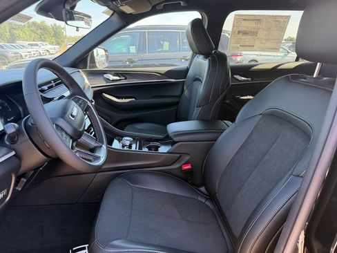 New 2026 Jeep Grand Cherokee L 4WD image 12