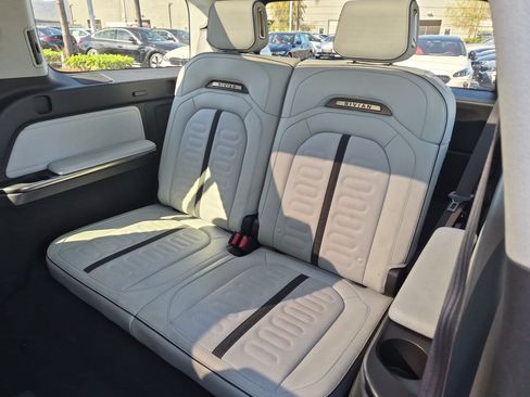 Used 2024 Rivian R1S Adventure AWD/4WD image 31