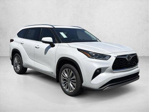 New 2026 Toyota Highlander Platinum AWD/4WD image 3