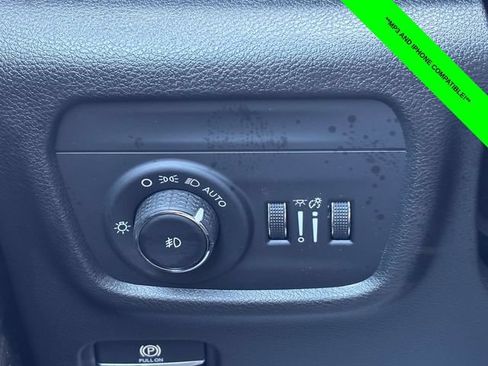 Used 2024 Jeep Grand Cherokee Limited w/ Black Appearance Package AWD/4WD image 12