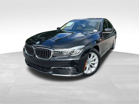 Used 2018 BMW 740i image 9