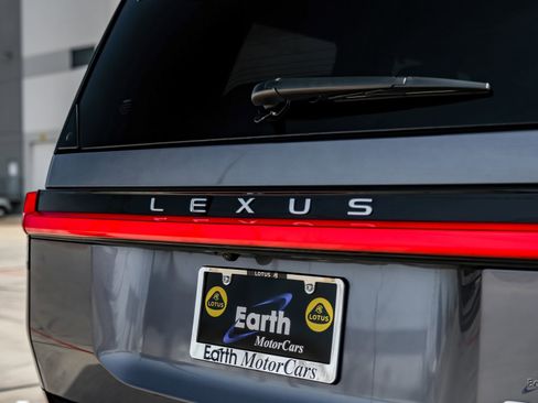 Used 2025 Lexus GX 550 w/ Accessory Package (Z1) image 28