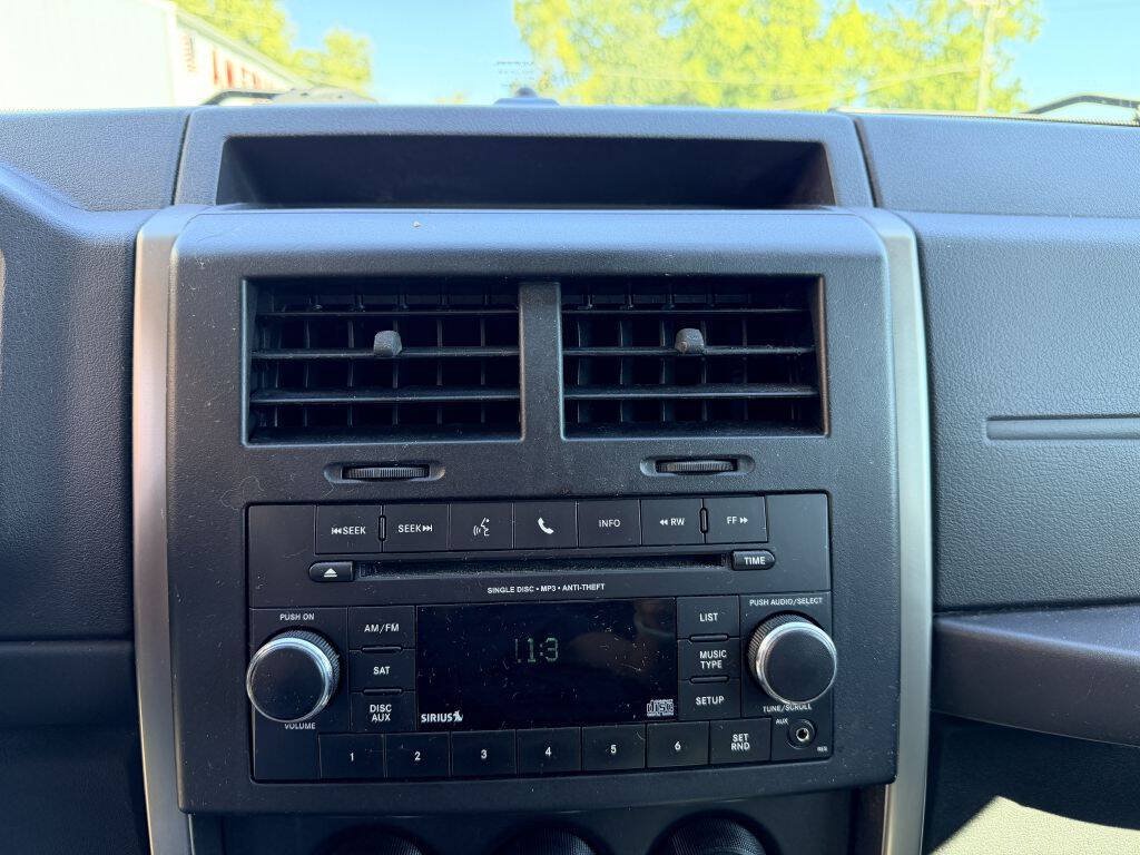 Used 2012 Jeep Liberty Sport AWD/4WD image 17
