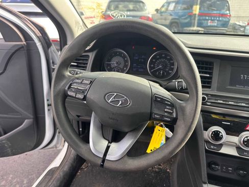 Used 2019 Hyundai Elantra SE w/ Cargo Package image 18