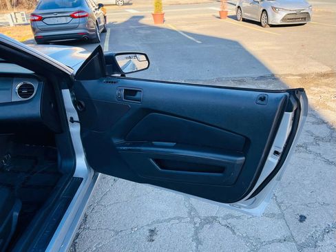 Used 2014 Ford Mustang V6 Convertible 2D image 16