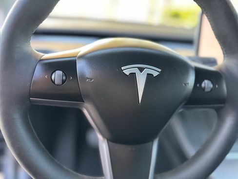 Used 2023 Tesla Model Y Long Range AWD/4WD image 29