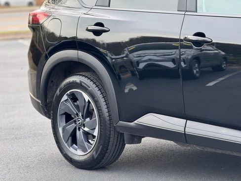 Used 2024 Nissan Rogue SV image 7