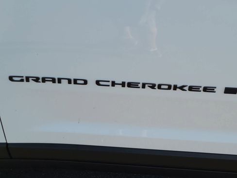 New 2025 Jeep Grand Cherokee L Altitude image 15