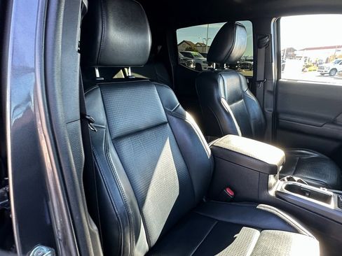 Used 2019 Toyota Tacoma TRD Off-Road image 14