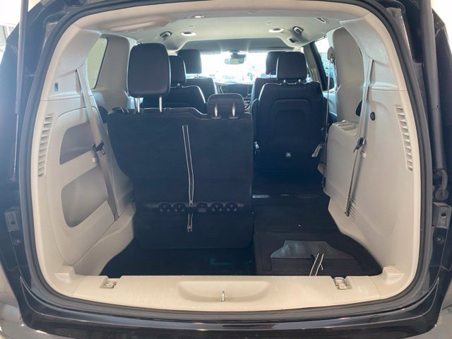 Used 2023 Chrysler Pacifica Touring-L FWD image 7