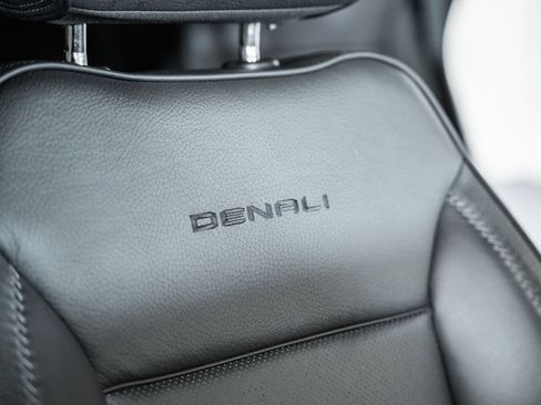 Used 2022 GMC Yukon Denali w/ Denali Premium Package image 45