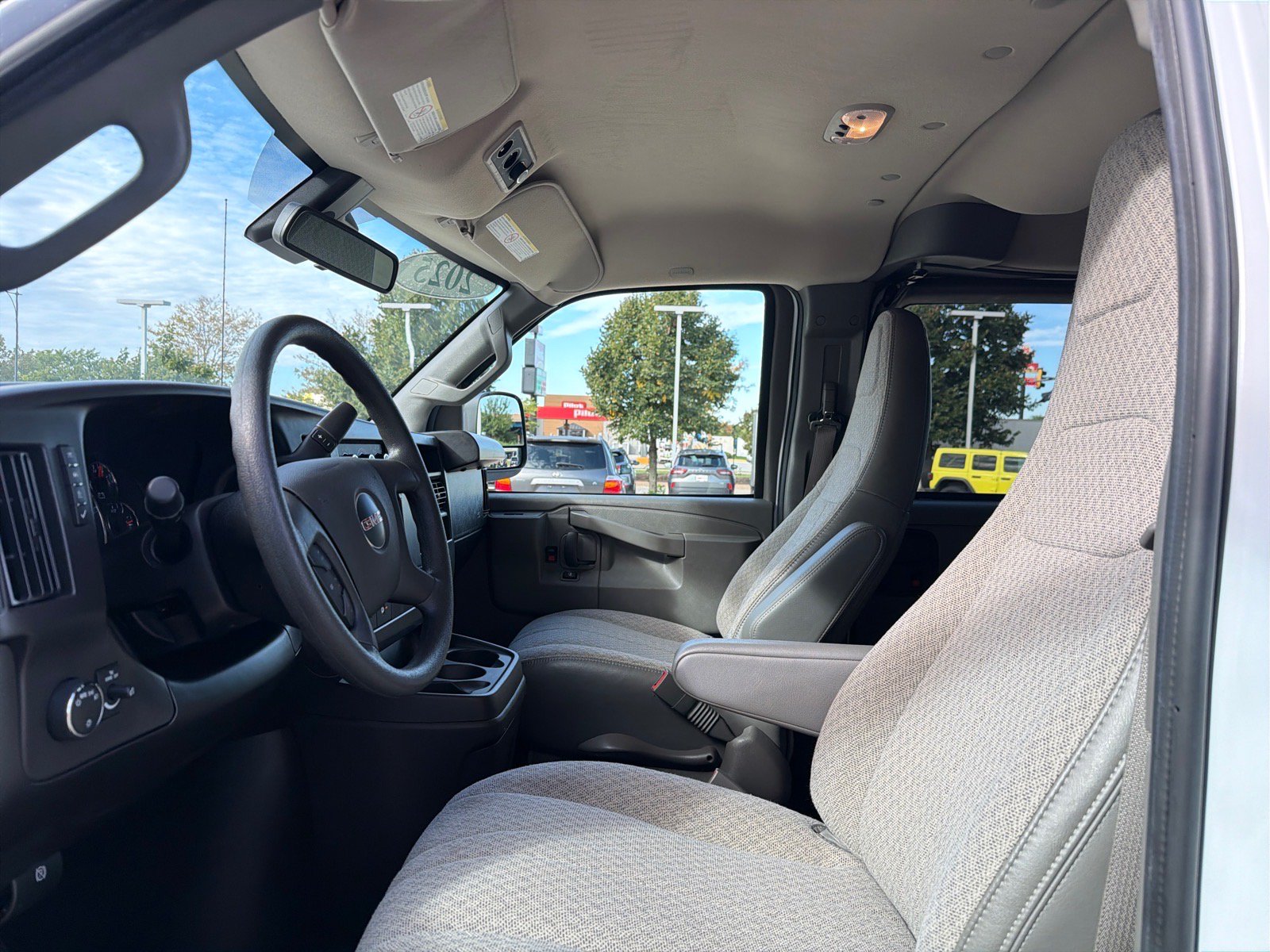 Used 2025 GMC Savana 3500 LT w/ LT Preferred Equipment Group RWD image 11