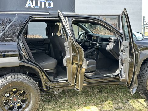 Used 2025 Toyota 4Runner SR5 image 27