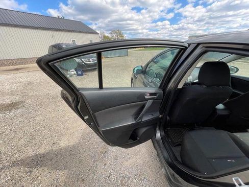 Used 2011 MAZDA MAZDA3 i Touring FWD image 24