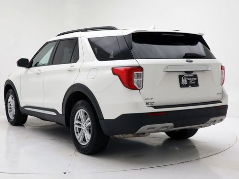 Used 2022 Ford Explorer XLT w/ Equipment Group 202A image 7