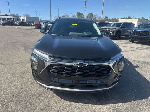 New 2026 Chevrolet Trax LT w/ Sunroof Package image 8