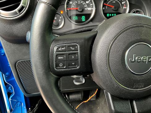 Used 2015 Jeep Wrangler Sahara w/ Connectivity Group AWD/4WD image 11