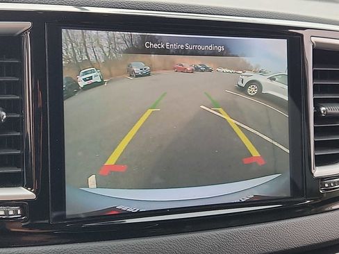 Used 2023 Chrysler Pacifica Touring-L image 17