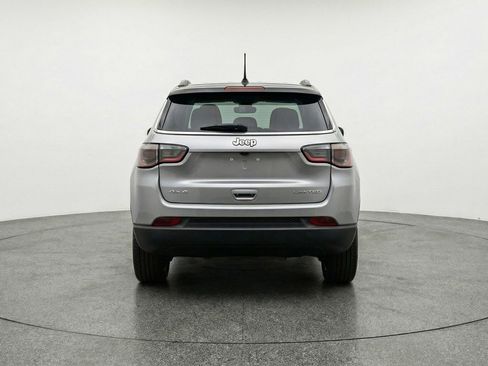 Used 2025 Jeep Compass Limited image 6