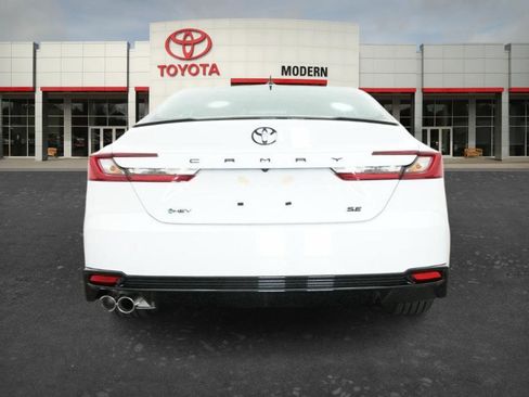 New 2026 Toyota Camry Hybrid FWD image 12