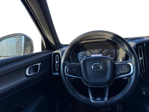 Used 2019 Volvo XC40 T5 R-Design image 12