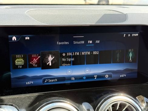 Used 2025 Mercedes-Benz GLB 250 4MATIC image 22