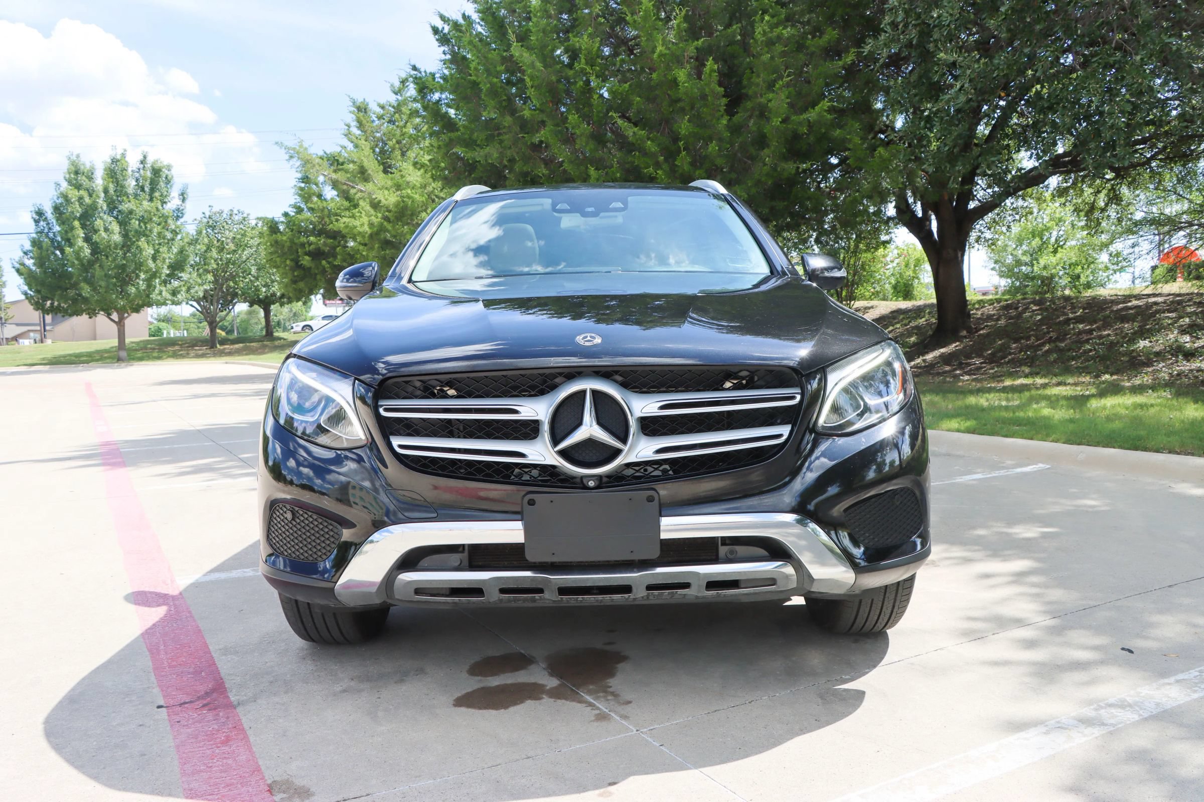 Used 2018 Mercedes-Benz GLC 300 4MATIC w/ Multimedia Package image 2