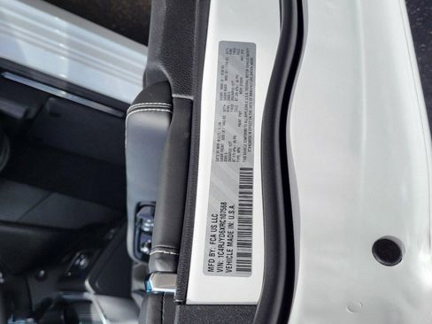 New 2024 Jeep Grand Cherokee Overland w/ Luxury Tech Group IV image 30