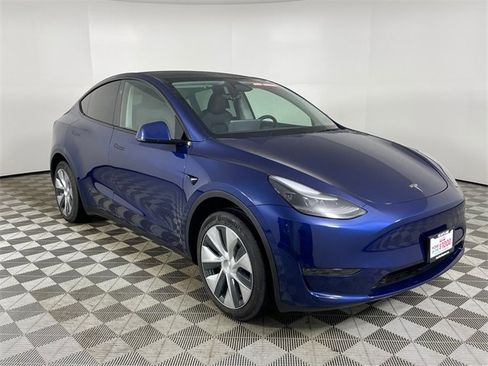 Used 2024 Tesla Model Y 2WD image 26