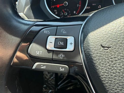 Used 2019 Volkswagen Tiguan SE AWD/4WD image 11