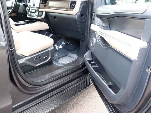 Used 2024 Ford Expedition Max Limited AWD/4WD image 17